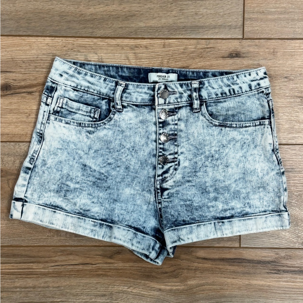 FOREVER 21 Light Wash Casual Booty Shorts | Women’s Size 30